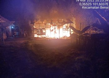 Ditinggal Penghuninya, Rumah Kontrakan di Kuansing Hangus Terbakar