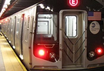 Pria New York Ditangkap setelah Serang Pria Asia dengan Palu di Stasiun Bawah Tanah