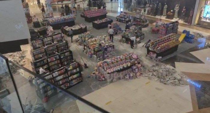 Akibat Angin Kencang, Atap Mal di Kemang Rubuh