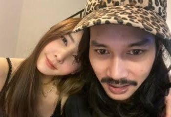 Pacar Tangmo Nida Terus Menangis Pegang Cincin Pernikahan yang Tak Jadi Dipakai saat di Pemakaman