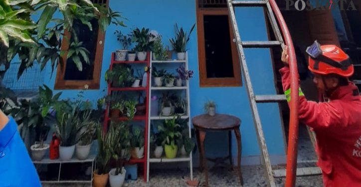 Gegara Korsleting Listrik Rumah Berlantai Dua di Beji Depok Ludes Terbakar