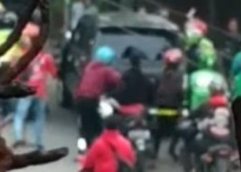 Tabrak 20 Orang, Pengendara Mobil Diamuk Warga