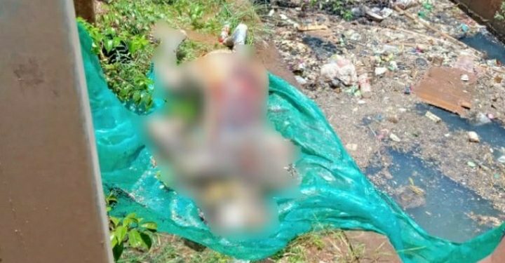 Mengenaskan, Mayat Tanpa Identitas Mengambang di Tumpukan Sampah Gorong-gorong Dekat Mal AEON Tangerang