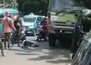 Brutal, Sopir Truk Dibanting hingga Kepalanya Diinjak-injak