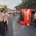 Angkot Terbalik saat Menyalip di Tol Tangerang, 13 Penumpang Luka-luka