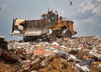 Pria Ini Tewas Ditabrak Buldoser di TPA