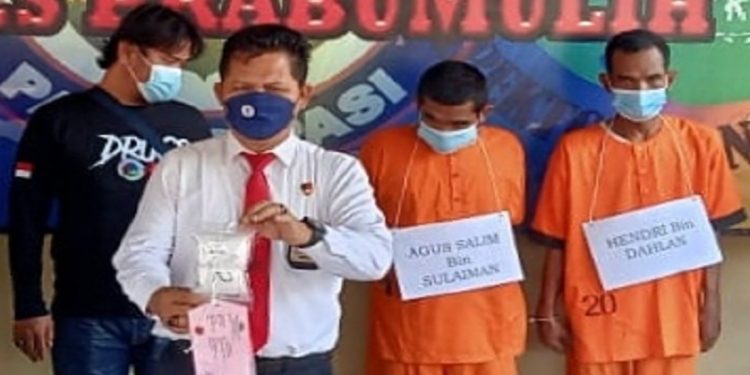 Polisi Temukan 2 Pemakai Sabu Bersenjata Api saat Grebek Pesta Narkoba