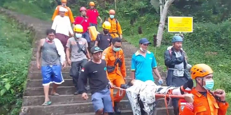 Pelajar SMP Jatuh ke Jurang 20 Meter Usai Melakukan Ritual di kawah Gunung Agung
