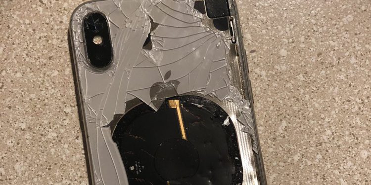 iPhone Penumpang Pesawat Meledak, Penerbangan Terganggu