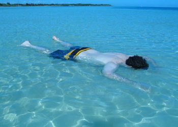 Mayat Tak Berkepala Ditemukan Terapung di Lepas Pantai, Identitas Belum Terungkap