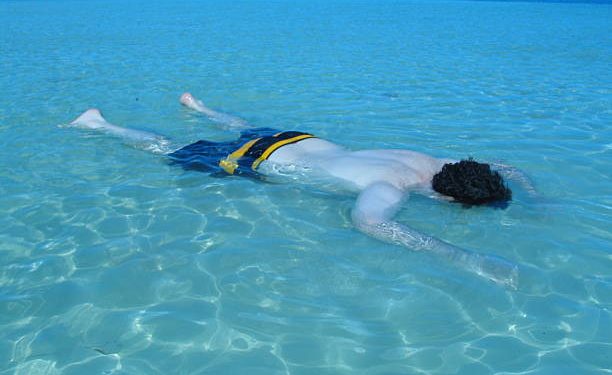 Mayat Tak Berkepala Ditemukan Terapung di Lepas Pantai, Identitas Belum Terungkap