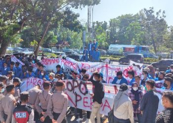 Dinilai Gagal Atasi Harga Minyak Goreng, Mahasiswa Riau Desak Jokowi Segera Copot Mendag Lutfi