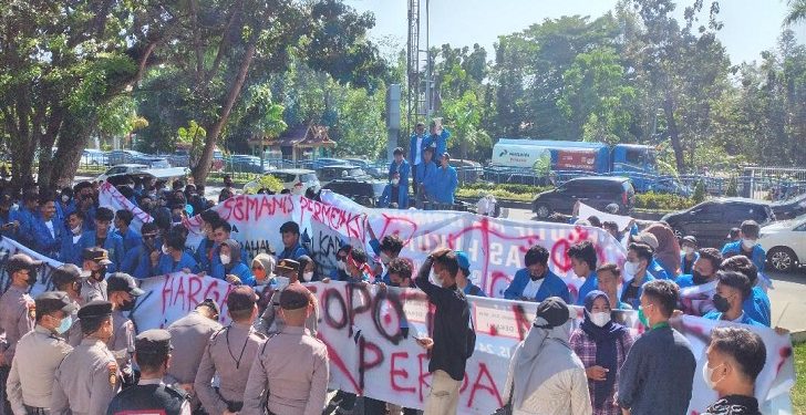 Dinilai Gagal Atasi Harga Minyak Goreng, Mahasiswa Riau Desak Jokowi Segera Copot Mendag Lutfi