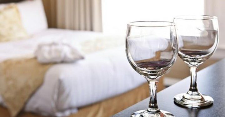 Hati-hati, Jangan Asal Pakai Gelas di Kamar Hotel, Mantan Karyawan Beberkan Rahasia Ini