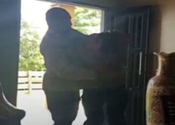 Viral! Perwira Polisi Hajar Habis-habisan Bintara Brimob, Begini Faktanya