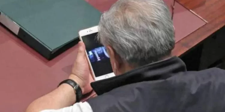 Kedapatan Nonton Video Porno saat Rapat DPR, PDIP Duga HM Dijebak Kiriman WhatsApp