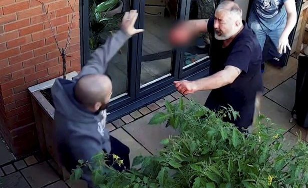 Pria Ini Tikam Tetangganya sebanyak 27 Kali, Sudah Mengancam selama Bertahun-tahun