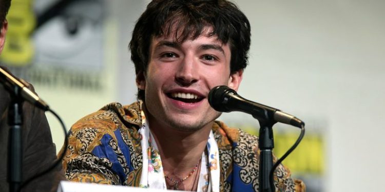 Bikin Onar Lagi, Aktor Ezra Miller Kembali Ditangkap Polisi, Kali Ini karena Lempar Kursi ke Wanita