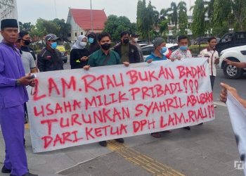 Dinilai Banyak Lakukan Penyimpangan, DPH LAM Riau Syahril Abubakar Diminta Mundur