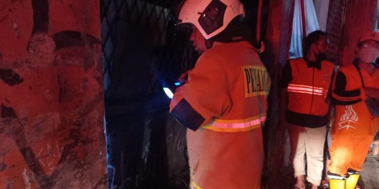 Baru Tiga Belas Hari Puasa, Bengkel Mebel di Duren Sawit Terbakar Gara-gara Bocah Main Petasan