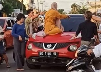 Viral! Oknum Polisi di Lubuklinggau Dilabrak Istri Sah di Tengah Jalan bersama Pelakor