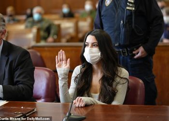 Tuduh Remaja Kulit Hitam Nyuri Ponselnya, Wanita Ini Dihukum atas Kejahatan Rasial