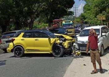 Toyota Raize Hantam Avanza di Jalan Paus Rumbai, Dua Orang Luka-luka