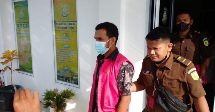 Ditetapkan Tersangka Korupsi Alat IPA, Kejari Kuansing Tahan Direktur CV Elok Juo