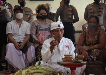 Ditahan Atas Tuduhan Narkoba, Pria Ini Akhirnya Menikah Dalam Sel