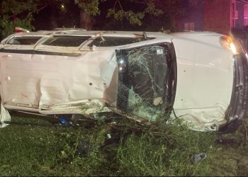 Ibu Ini Ditangkap setelah Mobil yang Dikendarainya dengan 11 Anak, Terbalik Berulang Kali