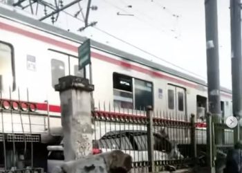 KAI Akan Tuntut Sopir Mobil yang Tabrak KRL di Citayam