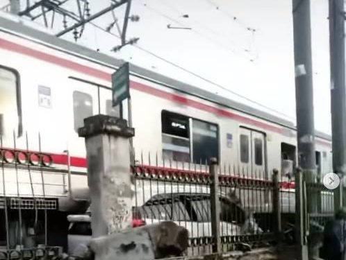 KAI Akan Tuntut Sopir Mobil yang Tabrak KRL di Citayam
