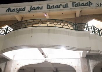 Ngeri! Wanita ODGJ di Pesanggrahan Masuk Masjid sambil Bawa Pisau