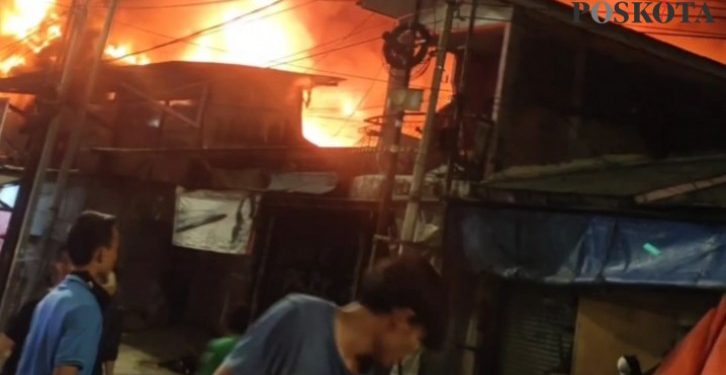 Sedikitnya 400 Bangunan di Pasar Gembrong Terbakar, Kerugian Capai Rp 1,5 Miliar