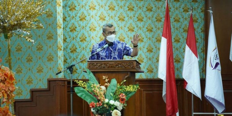 Pemprov Riau Salurkan Beasiswa Rp 11,7 Miliar pada 993 Penerima