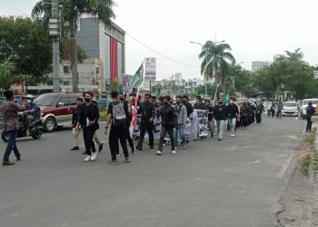 Demo Tolak Jokowi 3 Priode, Massa HMI Mulai Berkumpul di Kantor DPRD Riau