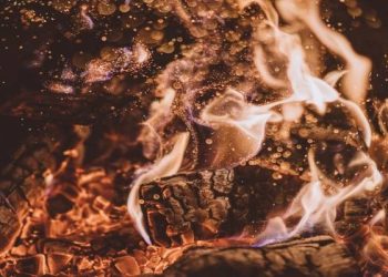 Pusat Penelitian Militer Rusia Dilalap Api