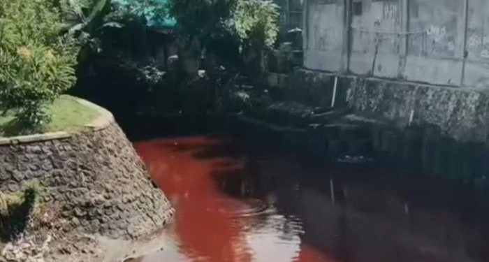 Pemilik Bisnis Tie-dye Ditangkap Karena Mengubah Air Sungai di Bali Menjadi Merah Darah