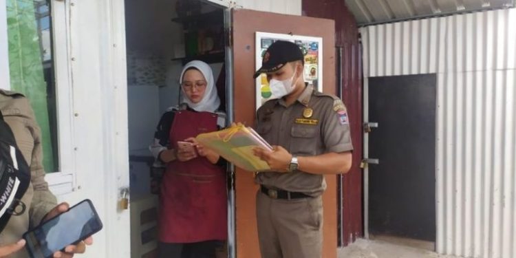 Bangunan Liar di Pantai Cimpago Dijadikan Tempat Hiburan, Dibongkar Satpol PP