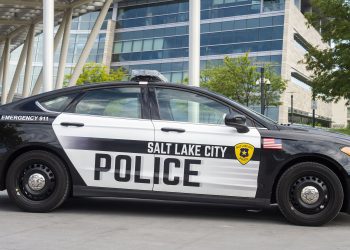 Pria Ini Tabrak dan Tewaskan Istrinya di Lahan Parkir Bandara