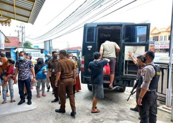 Kejaksaan Negeri Pekanbaru Pindahkan 94 Tahanan ke Rutan Pekanbaru