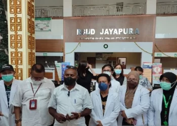 Rekan Sejawatnya Tewas Dianiaya Keluarga Pasien, Para Dokter RSUD Jayapura Menuntut Keadilan