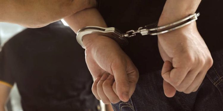 Polisi Bali Menangkap Seorang Pria Karena Memanggang dan Menjual Kue Kering