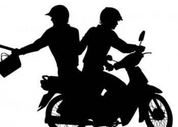 Kalung Emasnya Dijambret, Nenek Poninten Hajar Pelaku hingga Masuk Got dan Dikepung Warga