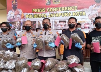 Gunakan Jalur Laut Selundupkan 21 Kg Ganja ke Jayapura, Lima WN Papua Nugini Disergap Polisi