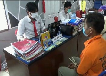 Viral, Mabuk Alkohol Pasutri Keroyok Pegawai di Warung Tuak