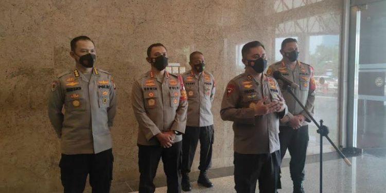 Hari Ini Polisi Umumkan Identitas Pelaku Pengeroyokan Ade Armando