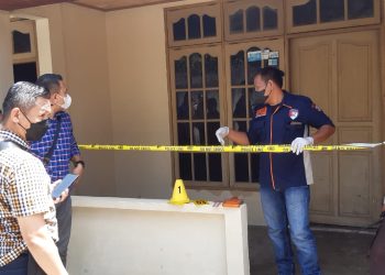 Geger, Mayat Pria Paruh Baya Ditemukan Membusuk Dalam Rumah Kontrakan, Diduga Karna Sakit