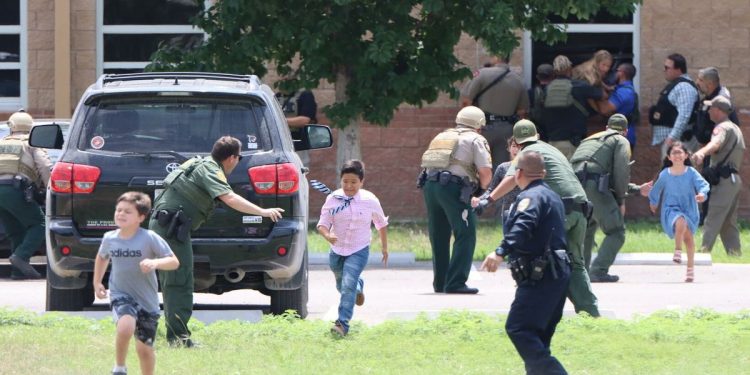 80 Menit Waktu yang Diperlukan Polisi Hingga Memutuskan Masuk ke Sekolah Texas dan Tewaskan Penembak