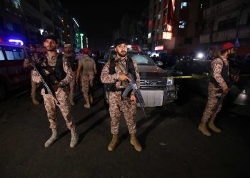 Satu Tewas dan 12 Lainnya Terluka dalam Serangan Bom di Karachi